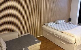 Cozy City Center, 4 Bedroom, New Kitchen, 120Sq, 5Min Walk To Main Station